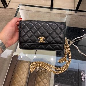 CHANEL wallet on chain